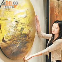 趙無極的圓形油彩畫布作品《21.10.66》亦首次在拍賣場出現，估值三百萬至五百萬元。