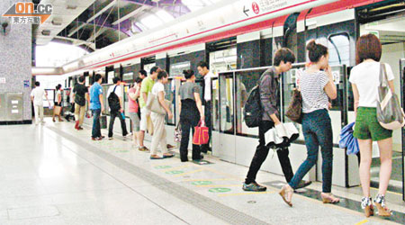 深圳龍華線被市政府批評運力不足。（資料圖片）