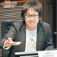 香港基督徒學會事工幹事沈偉男指，廣場拒周一至六開放予示威者使用是荒謬。