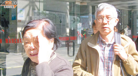 八十二歲傷者黃太（左）大嘆「執番條命」，另一名女傷者的丈夫葉先生（右）指妻子被傷者的恐怖傷勢嚇倒。