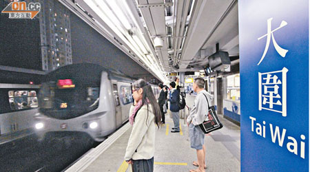 港鐵為減低大圍站噪音，減慢列車車速，引起部分乘客不滿。