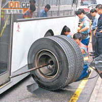 倘巴士行車途中出現故障，維修組會派出工程車到場即時維修。