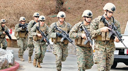 美國總統奧巴馬承諾保障南韓安全，圖為美韓軍演。