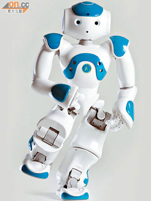 新版Nao機械人一旦跌倒，四肢會蜷縮保護自己的身軀。