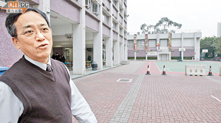 裘錦秋中學（元朗）副校長房遠華昨表示，校工及師生並無接觸死鳥，已加強校園清潔。