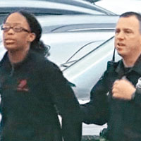 喬治亞州一名女子因把兩名幼兒留在車內被捕。
