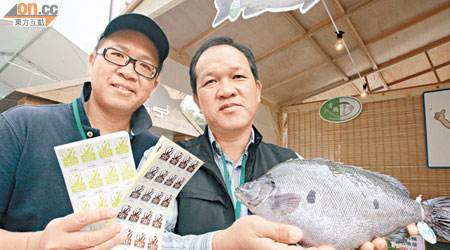 楊瑞良（右）指本地有機寶石魚銷售倍增，長遠可成為酒席桌上鮮。