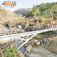 位於咪霞村嘅無止橋二十米長、高六米，為居民過河提供安全保障。