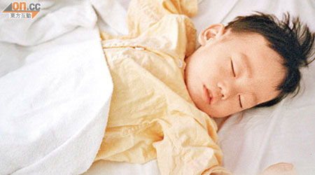 寶寶睡眠充足，對發育及情緒有好處。