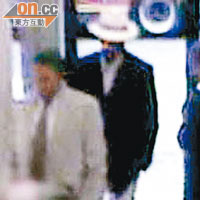 兩豪客大盜○七年進入Graff Diamonds打劫時被閉路電視攝下片段。
