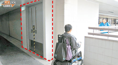 防火牆及防火門（紅框示）被指設計不當，未有體恤殘疾人士需要。