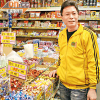 糖果屋店東王先生指，內地客已佔客源近七成。