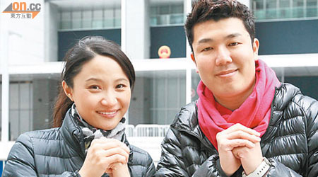 劉國勳（右）同呂迪明下月結婚，今個農曆新年係最後一年逗利是。（陸智豪攝）