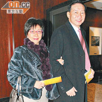 馬場新年氣氛濃，滙豐亞太區行政總裁王冬勝夫婦都嚟湊熱鬧。