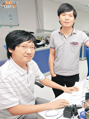 劉光曆（左）及陳耀峻二人兩年前創業，有感本港對支援青年創業方面較內地為遲。（何天成攝）