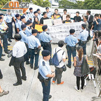 警方當日在港大的執法被指超越原先協定，驅逐學生。