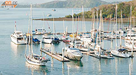Ao Po Grand Marina擁有二百至三百個船位，供不同大小的遊艇停泊。