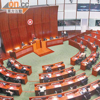 立法會議員提出彈劾曾蔭權。