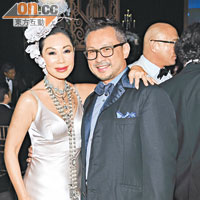 時尚名人郭志怡（左）同著名時裝設計師鄭兆良相識多年，當然老友鬼鬼。