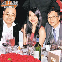工廈大王楊耀松長子楊國佳（左）身為東華前總理，呢晚做咗鑽石級贊助人，老友Eva（中）及Kelly（右）都讚佢善心。