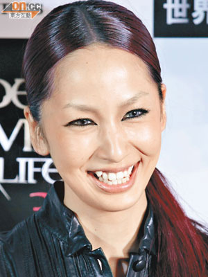 日本女星中島美嘉有爆牙。 