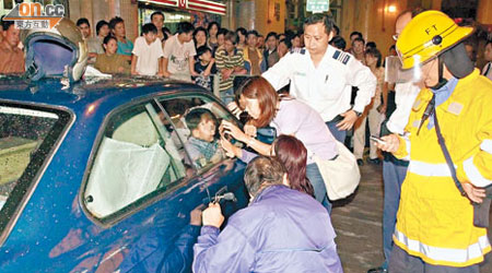 本港偶爾發生誤留幼童於汽車內的事件，若時間過長隨時會中暑。　（資料圖片）