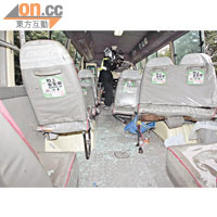意外後車廂部分座位撞至東歪西倒、滿地玻璃碎。