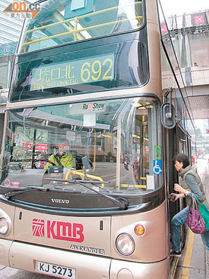 巴士公司及運輸署建議取消690及692線，但遭地區人士反對。（盧志燊攝）