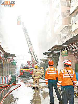 花園街大火引發公眾關注舊樓劏房火警危機。（消防處提供）