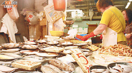 調查發現，市面六十七個自稱售賣有機魚的魚檔中，只有一檔能提交有機證明。（資料圖片）