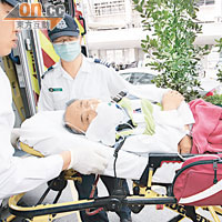 捱撞及腳部被輾過的職員，送院時須靠氧氣協助呼吸。