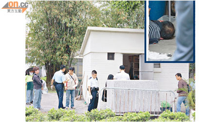 男子潛入公園儲物室燒炭身亡（右圖），警員在場調查。（黃智康攝）