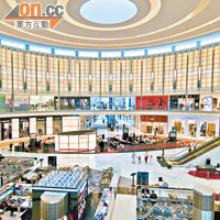 事發於世界第一高樓杜拜哈利法塔的購物中心內。