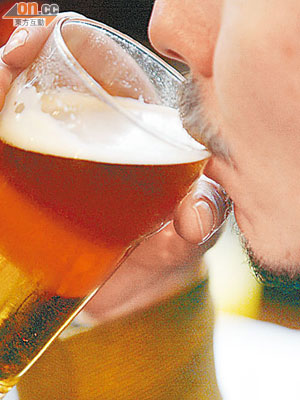 飲酒可致肝硬化、高血壓等多種疾病。