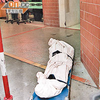 2001年9月11日<br>林母在荃灣寓所燒炭自殺身亡。