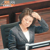 建制派僅梁劉柔芬一人發言，指貪曾事件令香港進步。