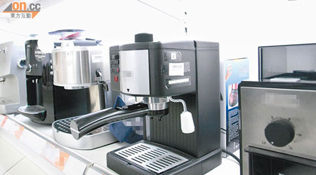 不少市民在家中添置咖啡機，按個人喜好製作香濃咖啡。