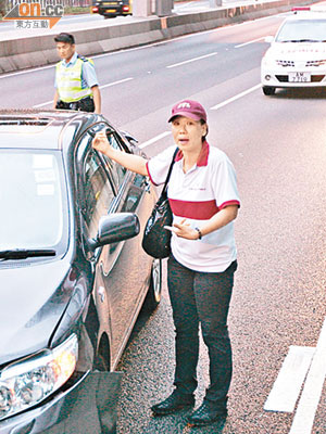 女馬伕在車禍中無受傷。（邱國賢攝）