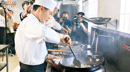塘福懲教所設有餐飲服務訓練中心，供在囚人士實習廚房理論。（胡耀威攝）