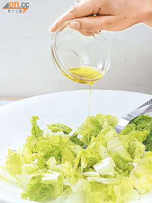 橄欖油含不飽和脂肪，能抑制身體發炎，減患心臟病風險。（資料圖片）