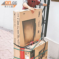 運來貨品包括今年五月才推出的四十吋SONY平板電視，又有多部廿吋電視。