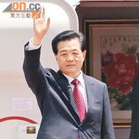 胡錦濤為新政府監誓後坐專機離港，結束三日訪港行程。（霍振鋒攝）