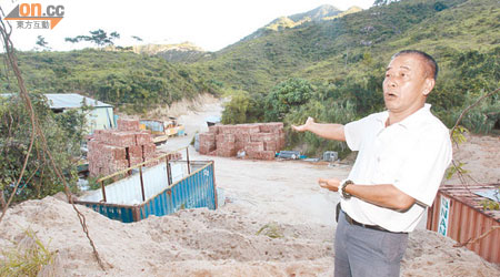 白沙村村民易先生要求政府有關部門盡快查明偷泥真相，恢復土地原貌。
