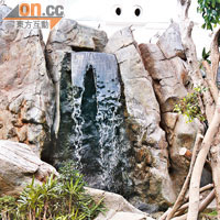 公園計劃調校設在大熊貓場館內的大瀑布水流，提供更寧靜環境。
