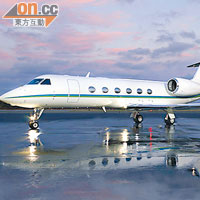 私人飛機外遊<br>貪曾涉接受富商款待，乘私人飛機前往泰國布吉旅遊。
