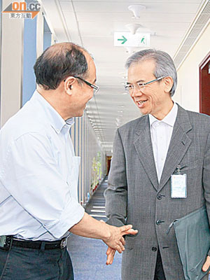 林煥光（右）為是否辭職專程去見馮檢基。（陳德賢攝）