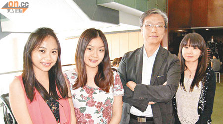 黃成智（右二）帶三個實習生Charmaine（左一）、Joyce（左二）及Bessy見大家。（張家灝攝）