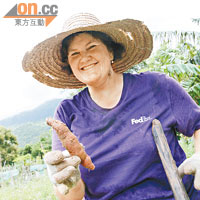 Doris每星期往農地耕種一次，並向小學生教導耕作「小貼士」。