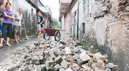 台山<BR>韋森特登陸台山赤溪鎮後，造成當地部分房屋受損。（中新社圖片）