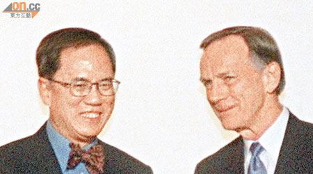 詹康信（右）被指和曾蔭權（左）交情匪淺。（資料圖片）
